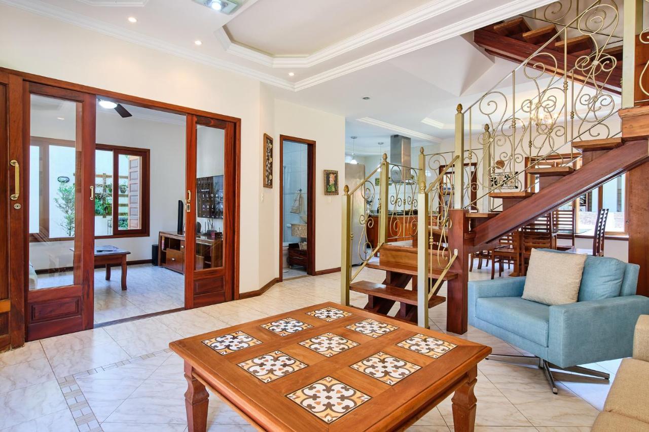 Casa Petunia Com Ar E Piscina Perto Do Centro Βίλα Παρατί Εξωτερικό φωτογραφία