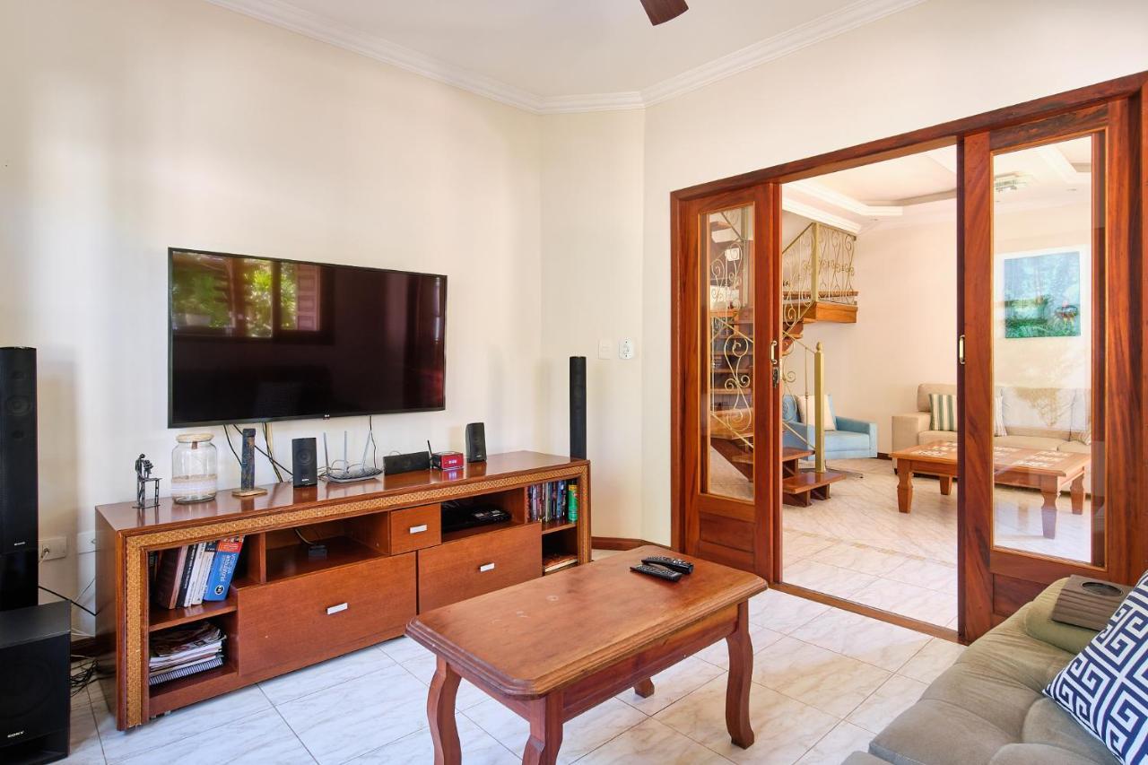 Casa Petunia Com Ar E Piscina Perto Do Centro Βίλα Παρατί Εξωτερικό φωτογραφία